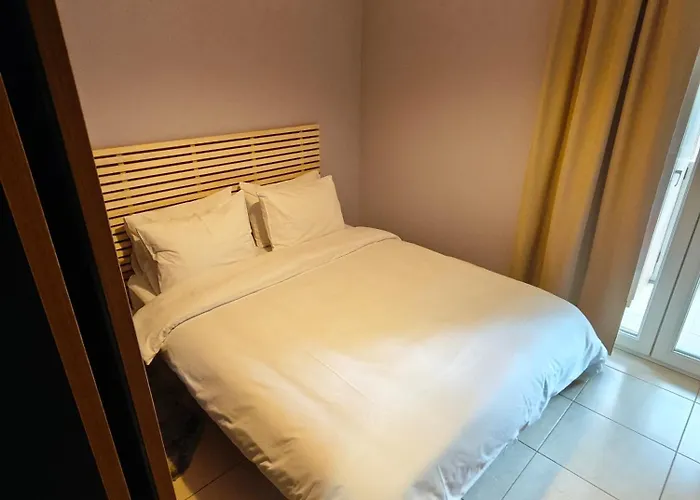 Modern Apt 2 With Parking Paid, 100M From Metro