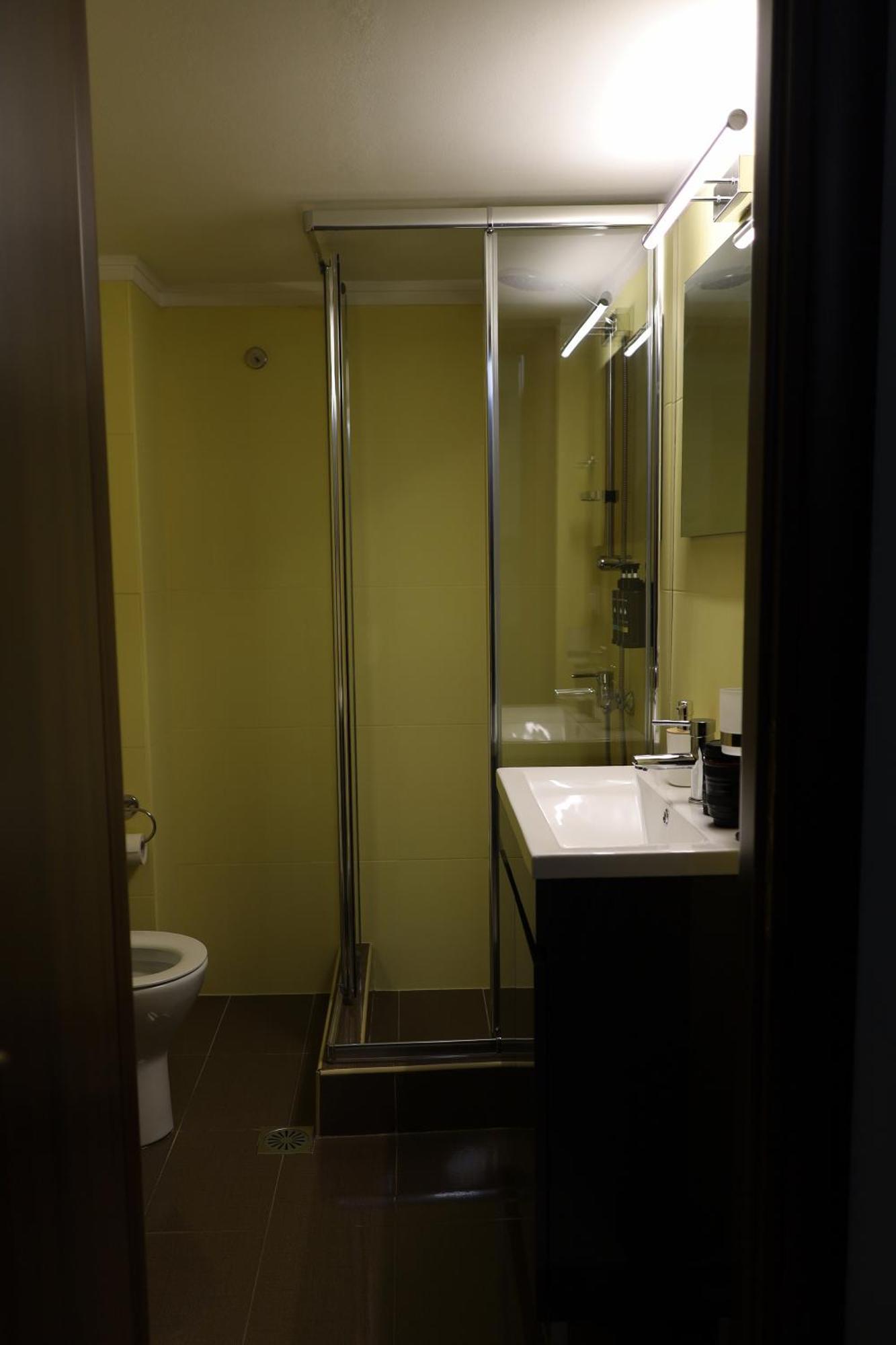 Modern 2 With Parking Paid, 100m From Metro Apartment